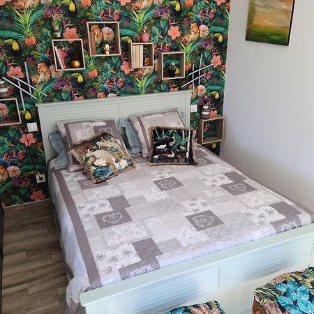 Bed and Breakfast Les Papillons D'Uzes Saint-Laurent-la-Vernède Zewnętrze zdjęcie
